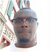 Professeur particulier donne cours pour élèves en classe professionnelle et etudiants